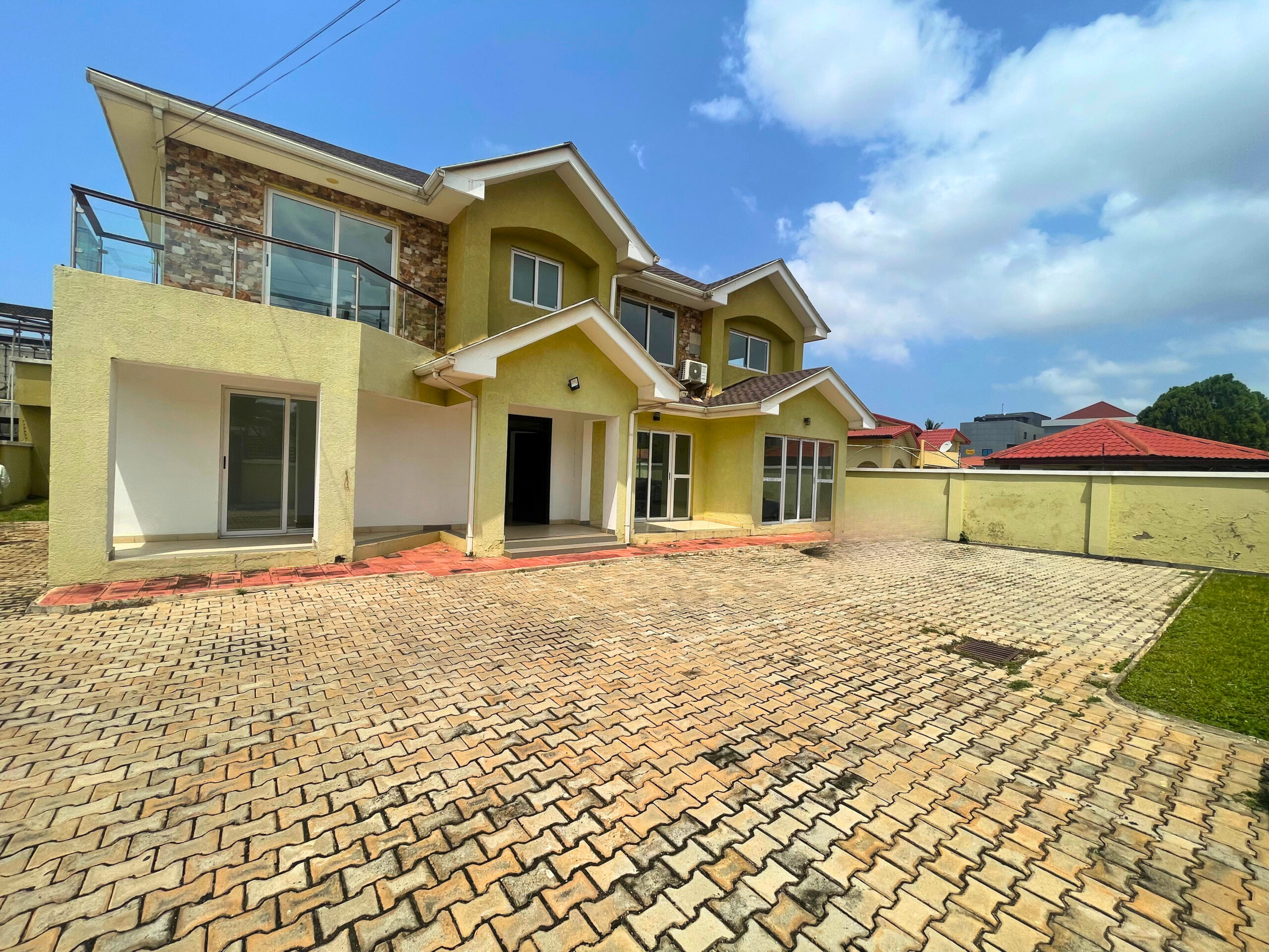 Executive Commercial Space in Adjiringanor