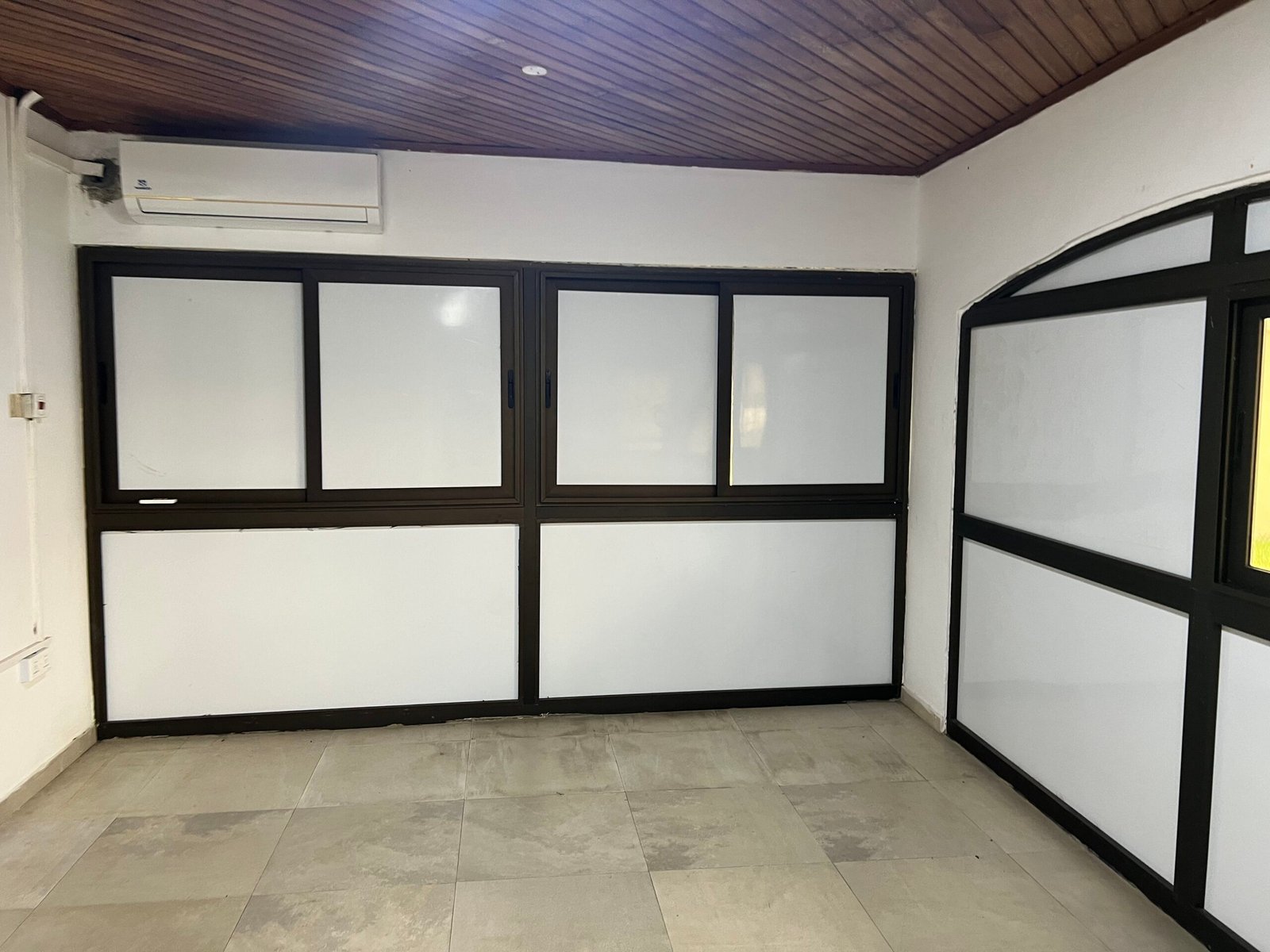 18 Room Office Facility Ideal for Corporate Use