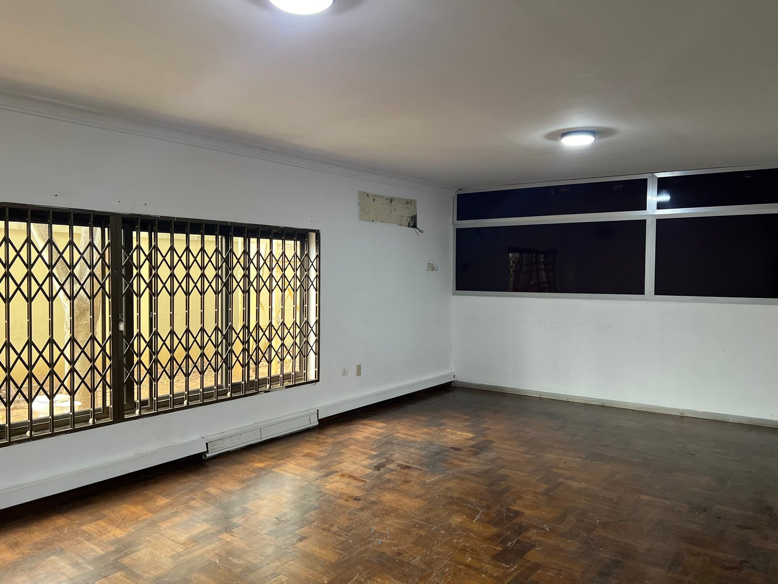 18 Room Office Facility Ideal for Corporate Use