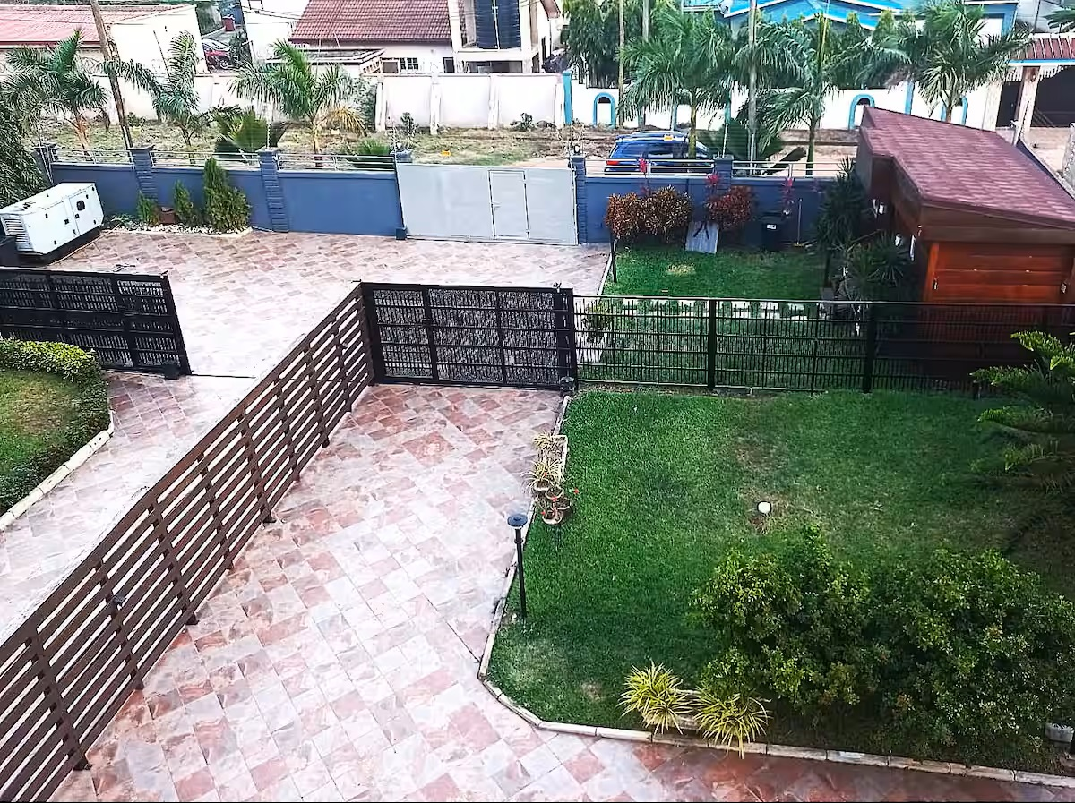 4 Bedroom House In West Trasacco