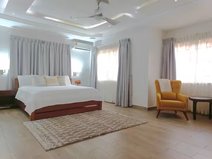 4 Bedroom House In West Trasacco