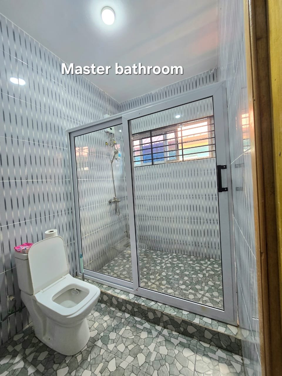 5 Bedroom House In Amasaman