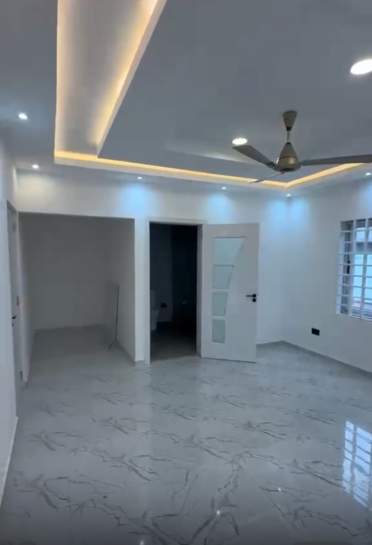 5 Bedroom House In Lakeside