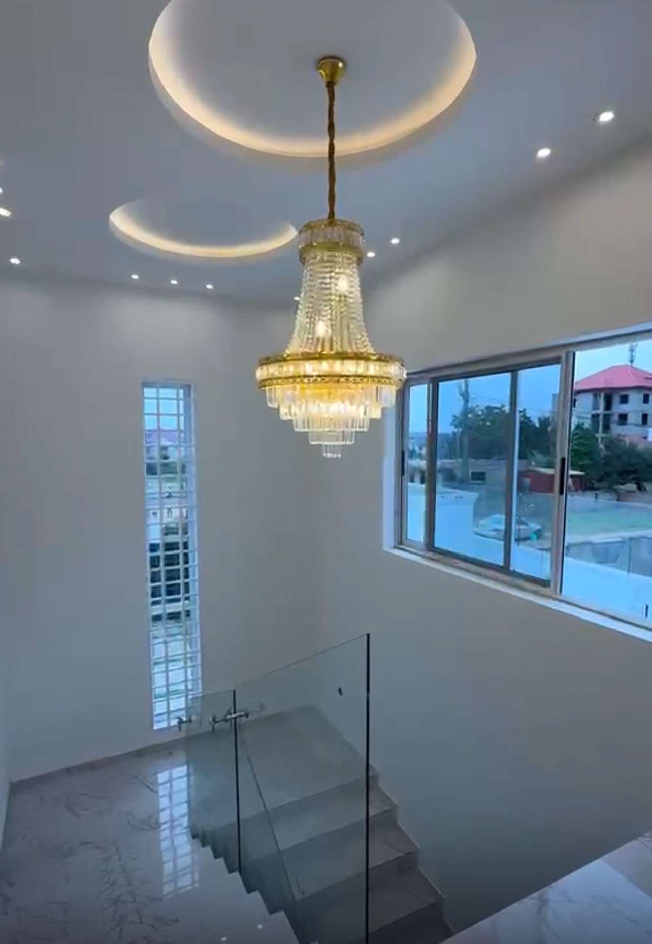 5 Bedroom House In Lakeside