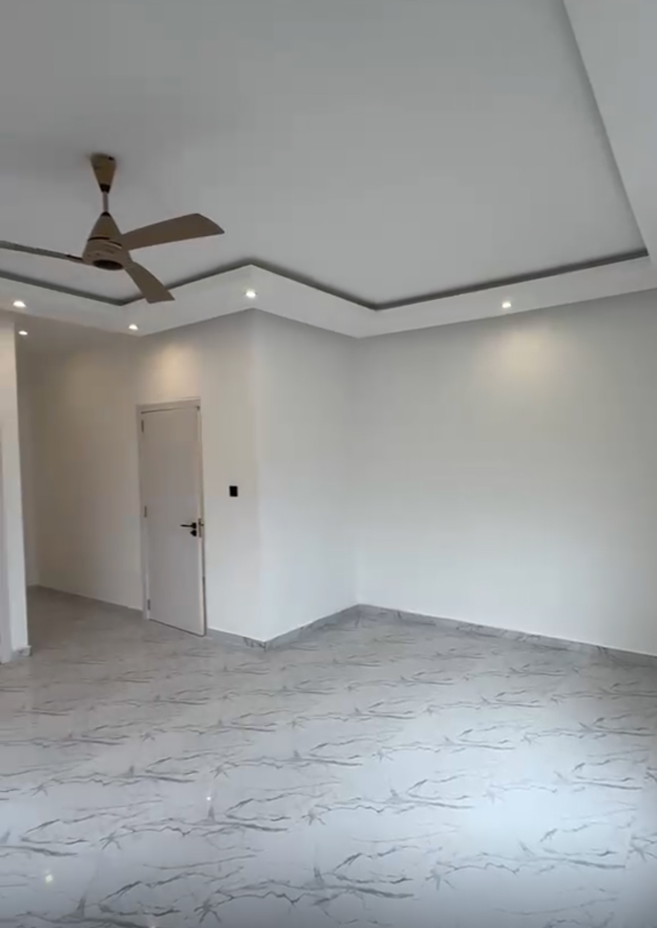 5 Bedroom House In Lakeside