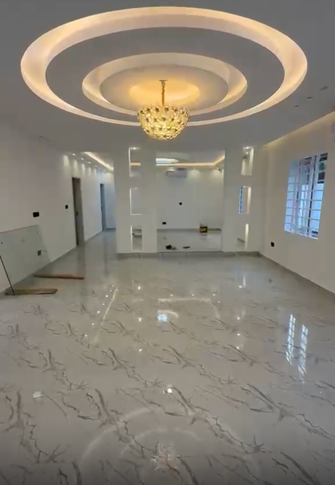 5 Bedroom House In Lakeside