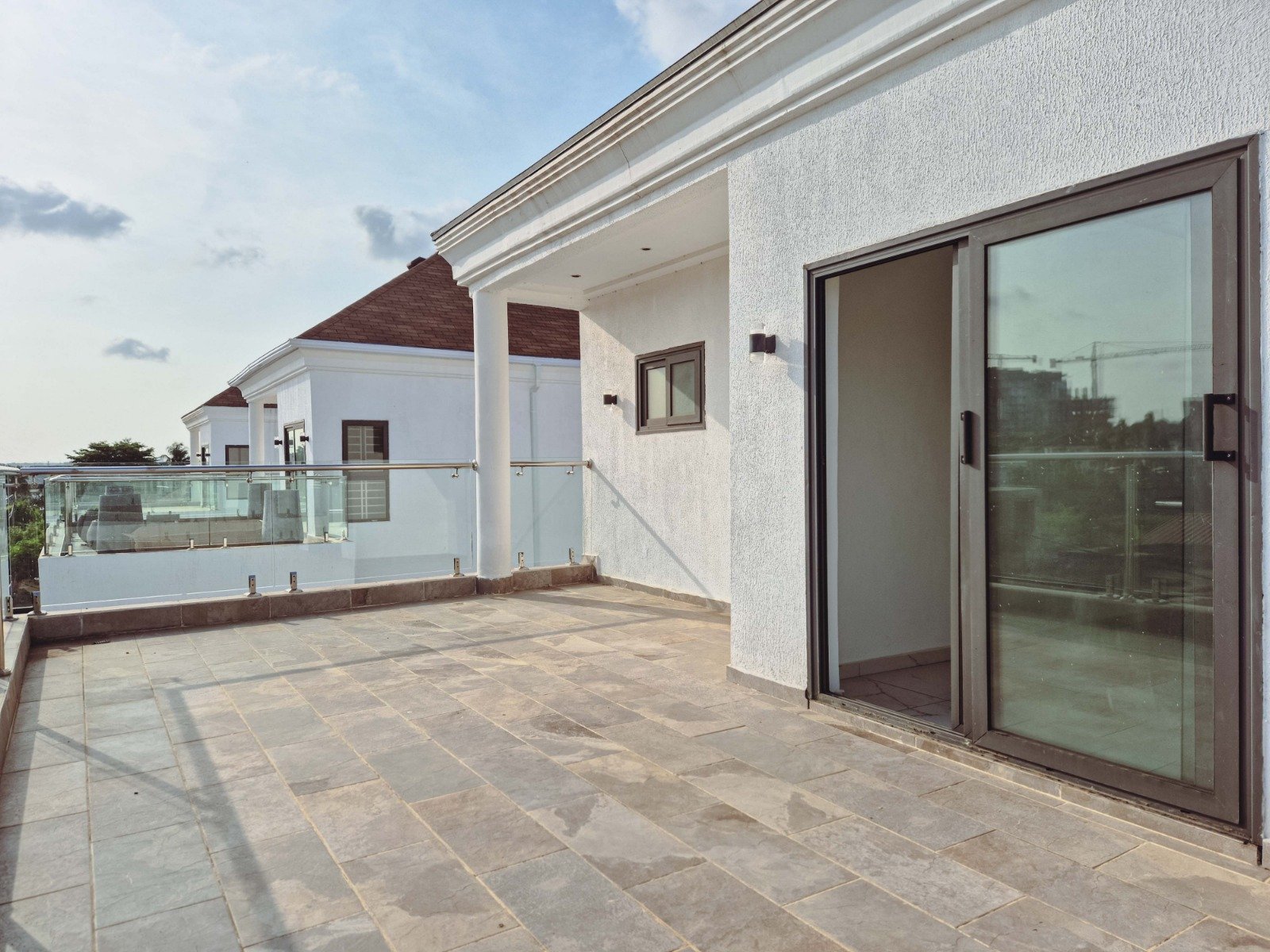 5 Bedroom Townhouse In Ridge