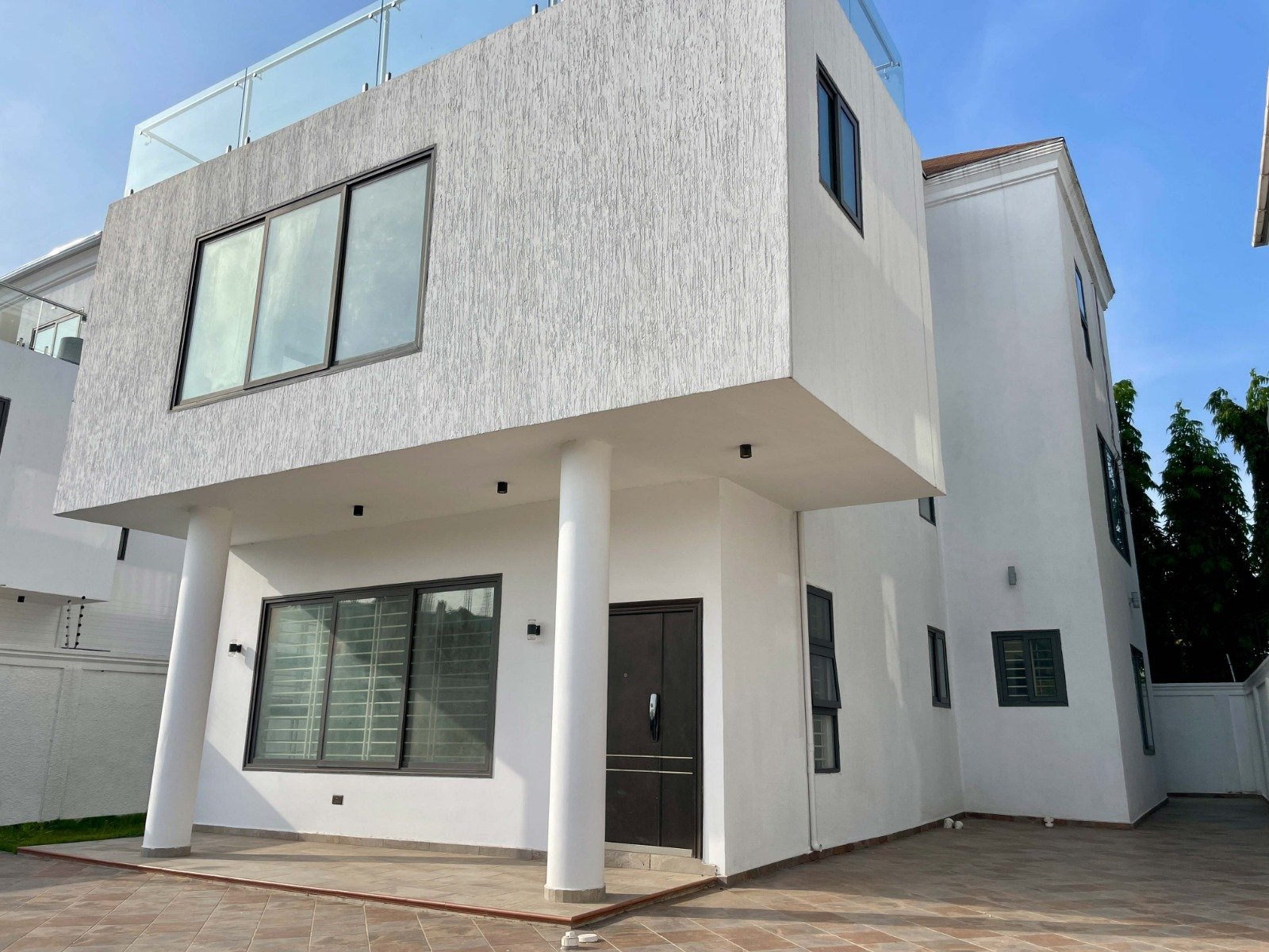 5 Bedroom Townhouse In Ridge