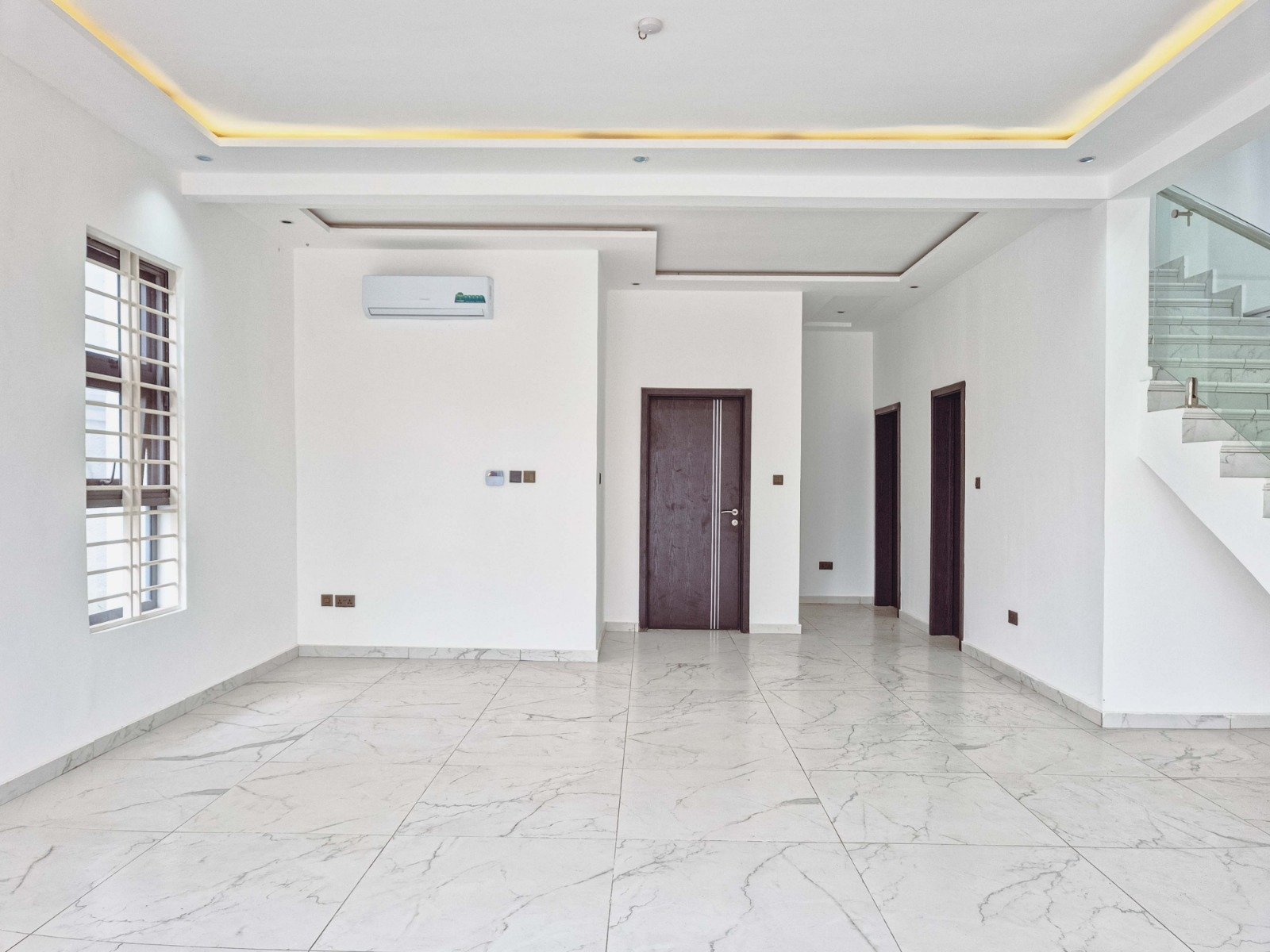 5 Bedroom Townhouse In Ridge