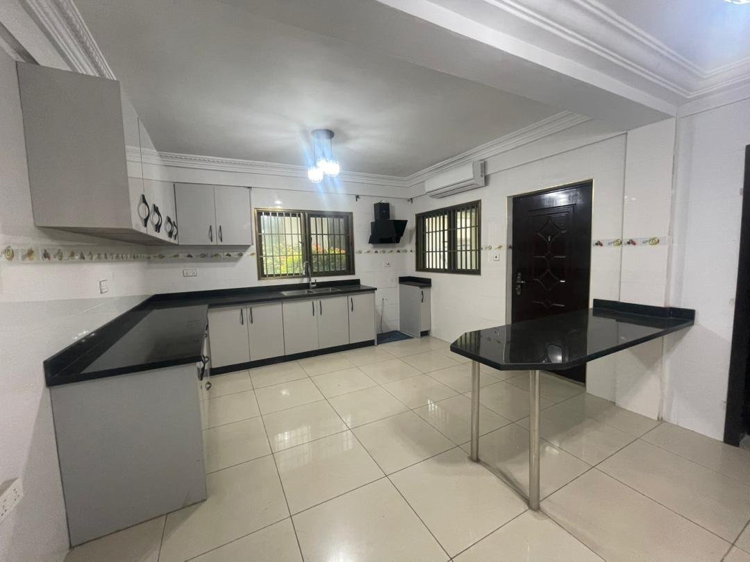 Executive 4 Bedroom Townhouse in Cantonments
