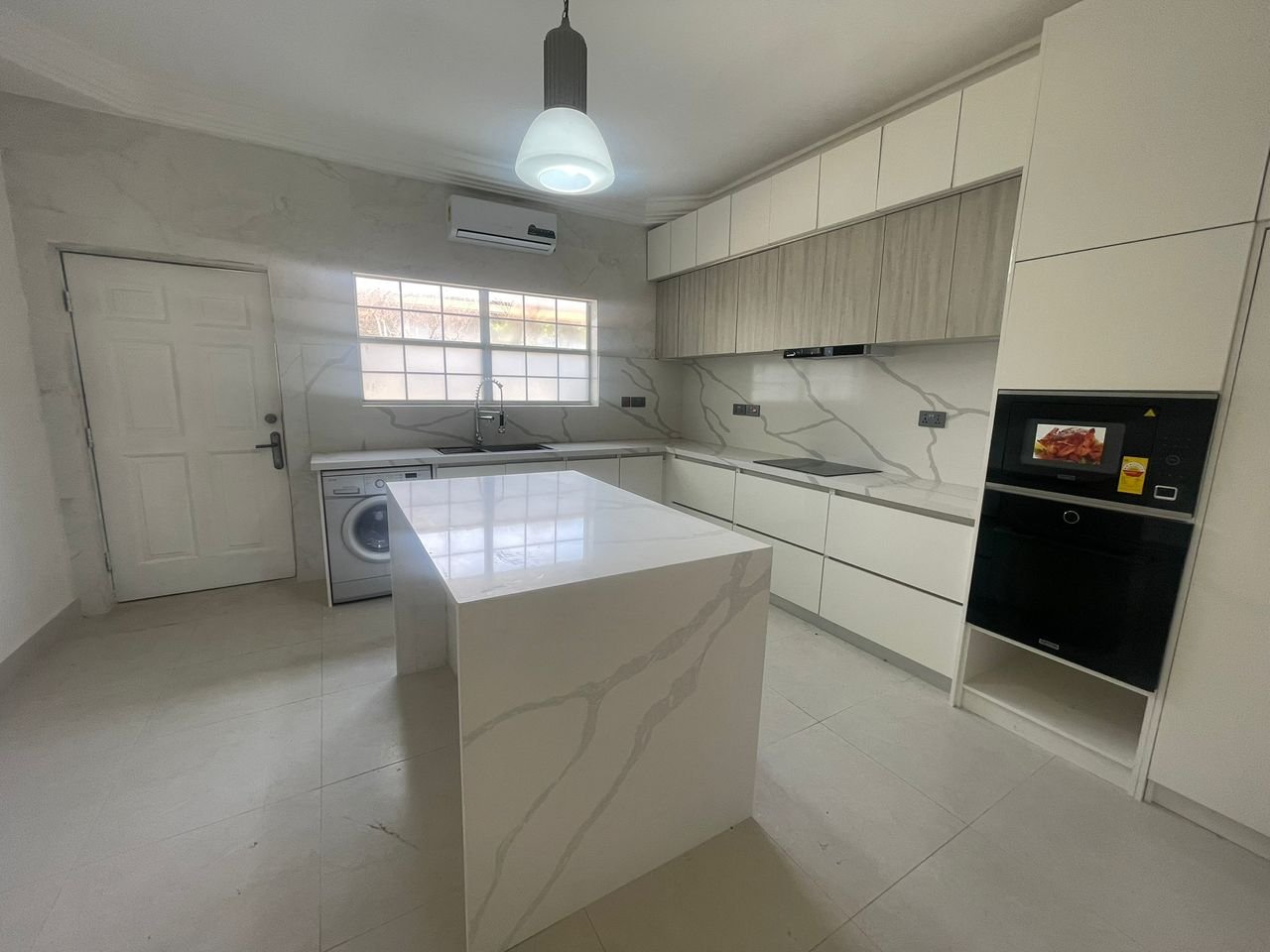 Executive 4 Bedroom Townhouse in Cantonments