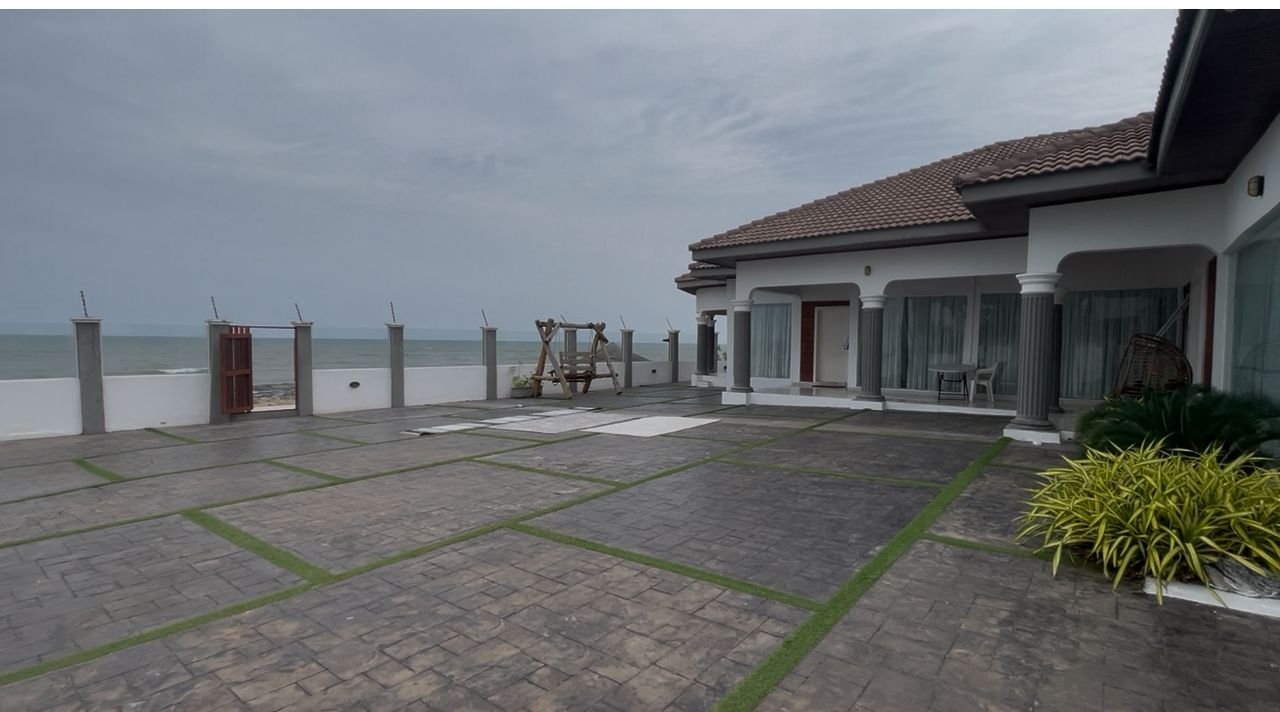 Executive 5 bedroom Beachfront Home in Prampram