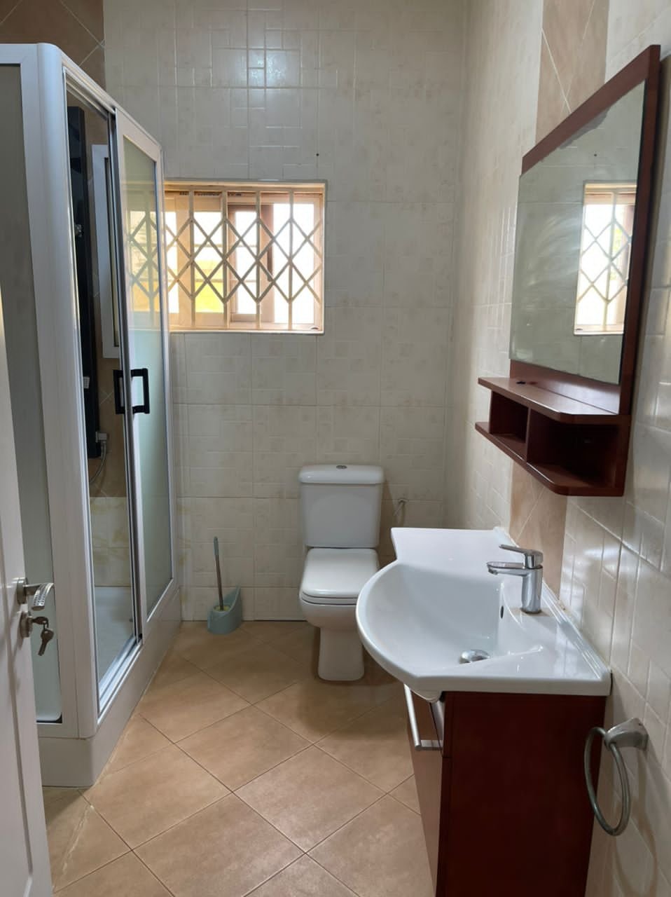 Executive 5 Bedroom House in Adjiringanor