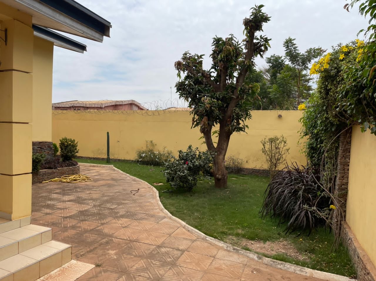 Executive 5 Bedroom House in Adjiringanor