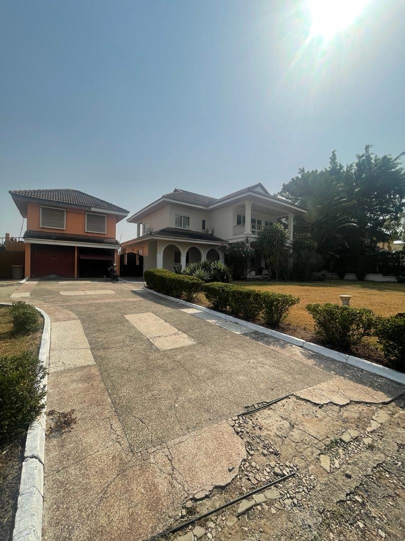 Executive 5 Bedroom House In Trasacco