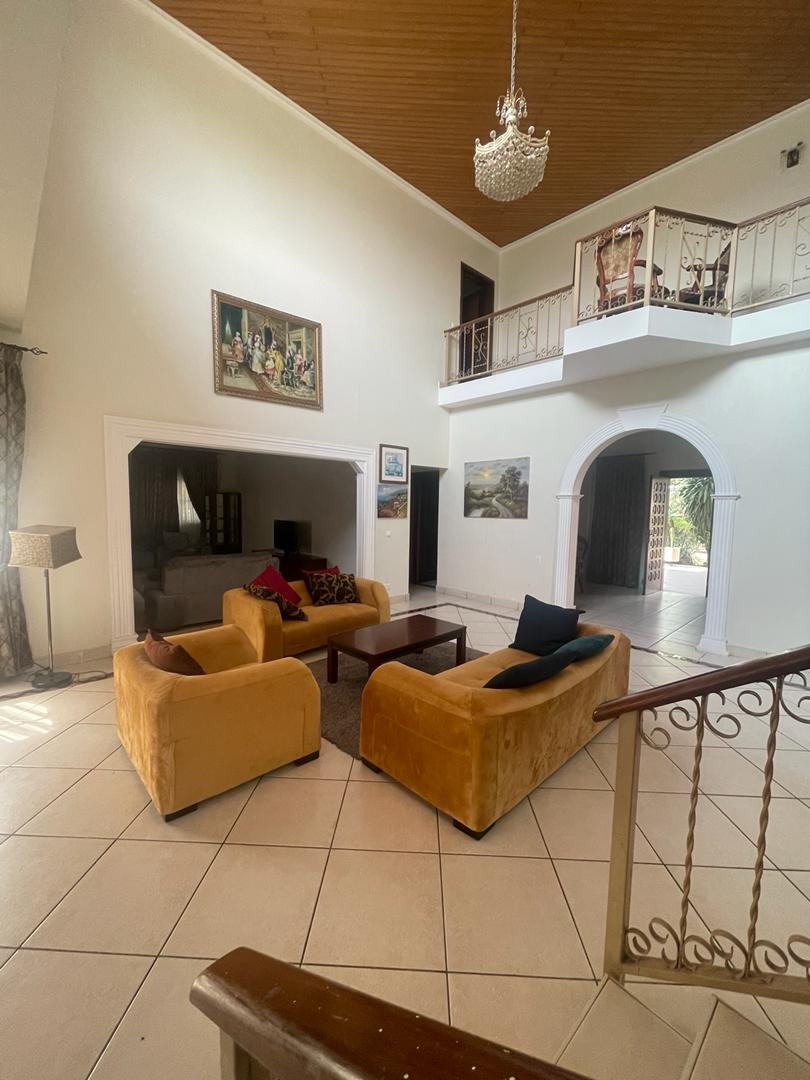 Executive 5 Bedroom House In Trasacco