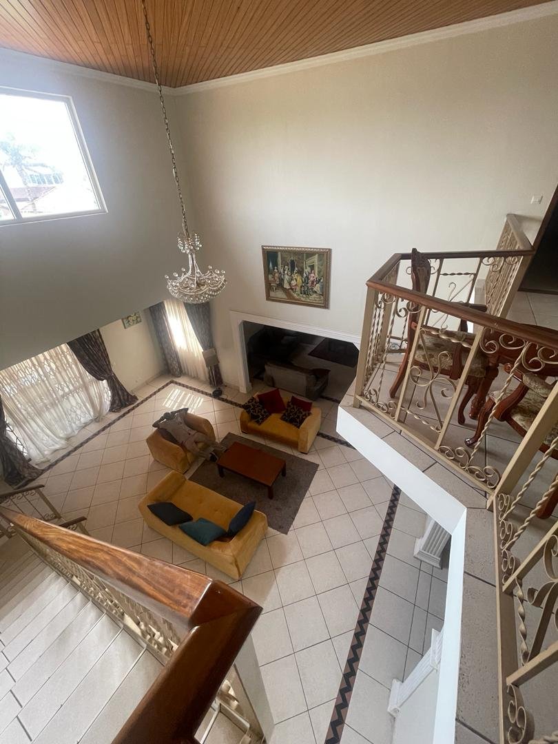 Executive 5 Bedroom House In Trasacco