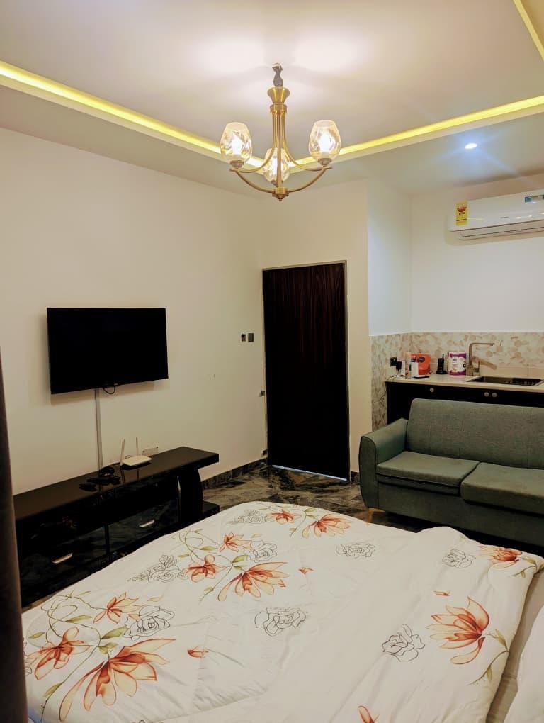 Executive Furnished Studio Apartment In Lakeside