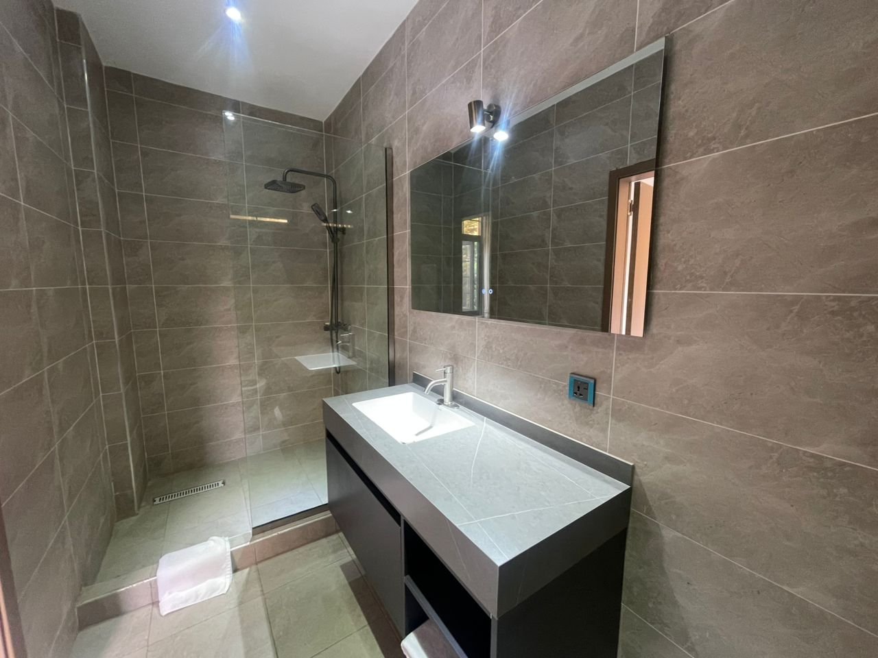 Modern 2 Bedroom Apartment in East Legon