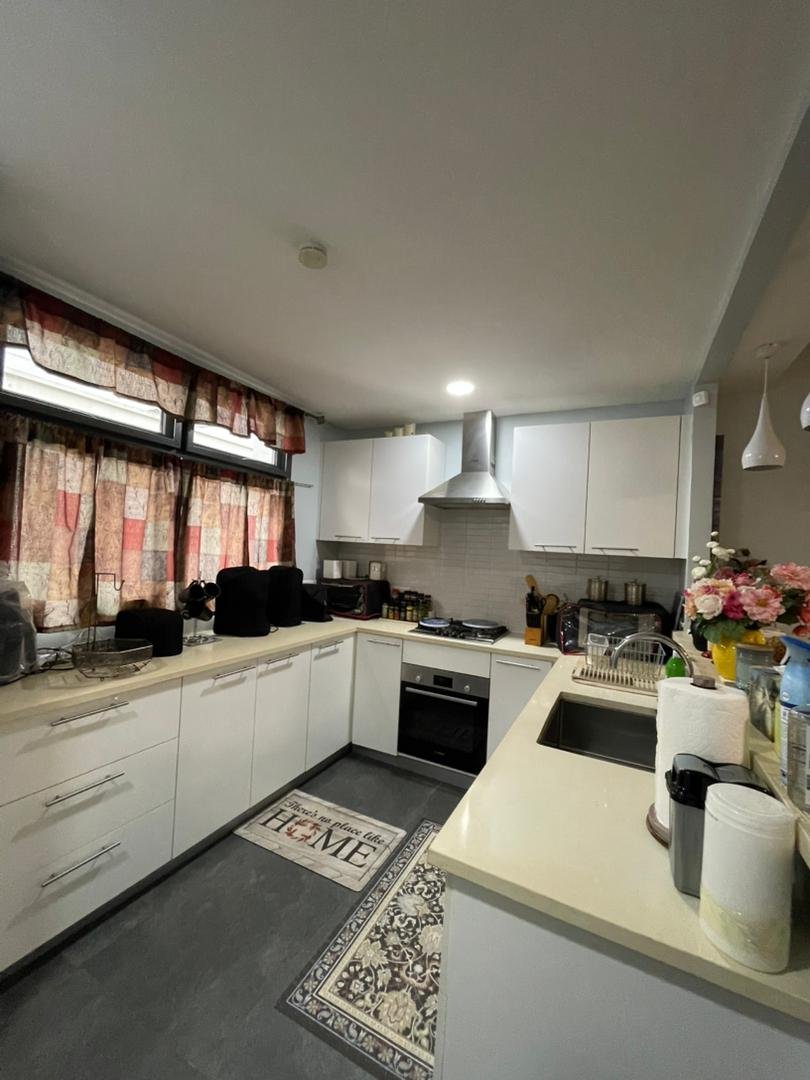 Modern 2 Bedroom Townhouse In Ayi Mensah