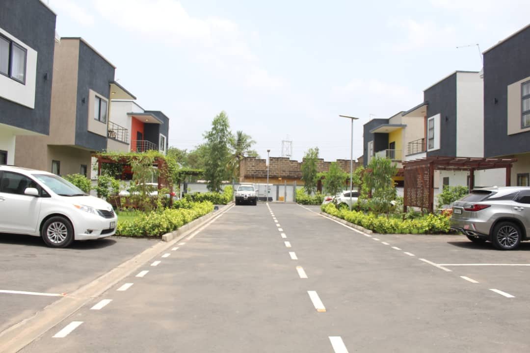 Modern 3 Bedroom Townhouse in Adenta