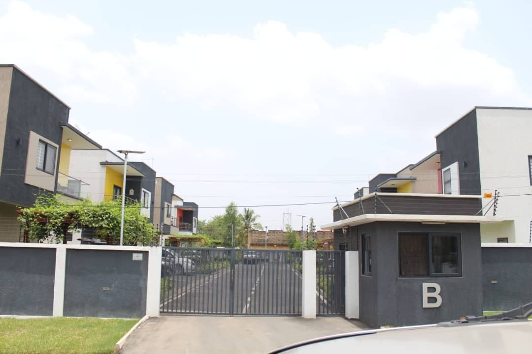 Modern 3 Bedroom Townhouse in Adenta