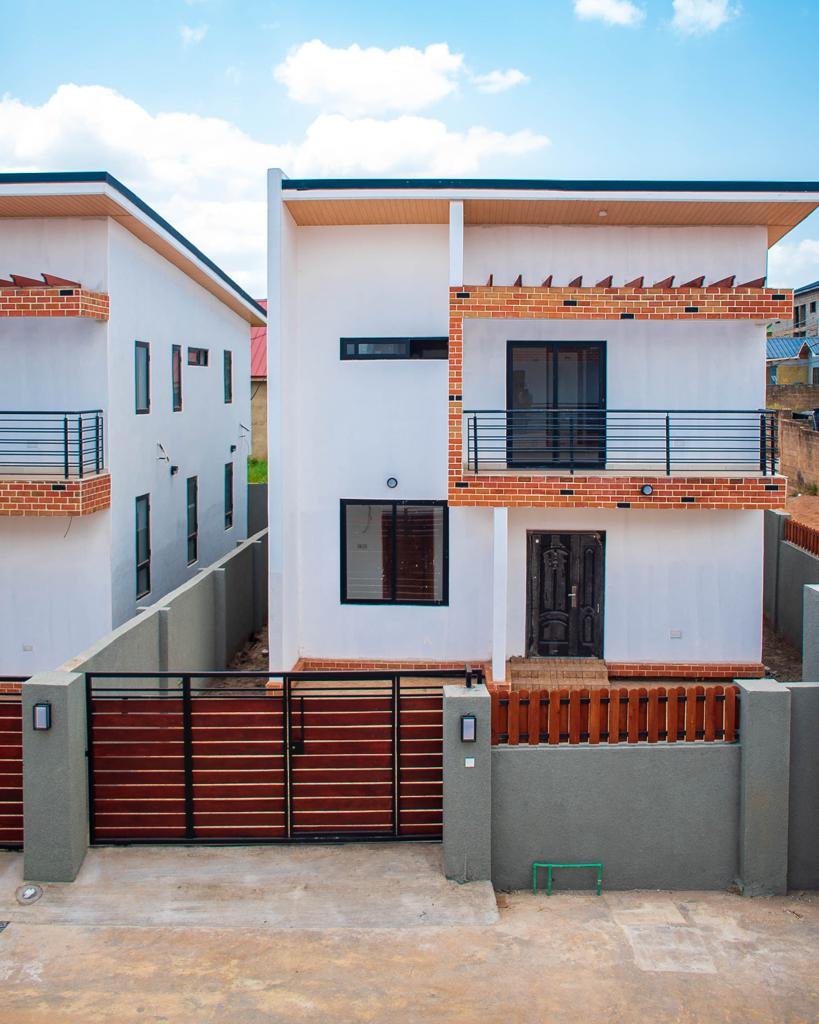 Prime 3 Bedroom Townhouse In Oyarifa