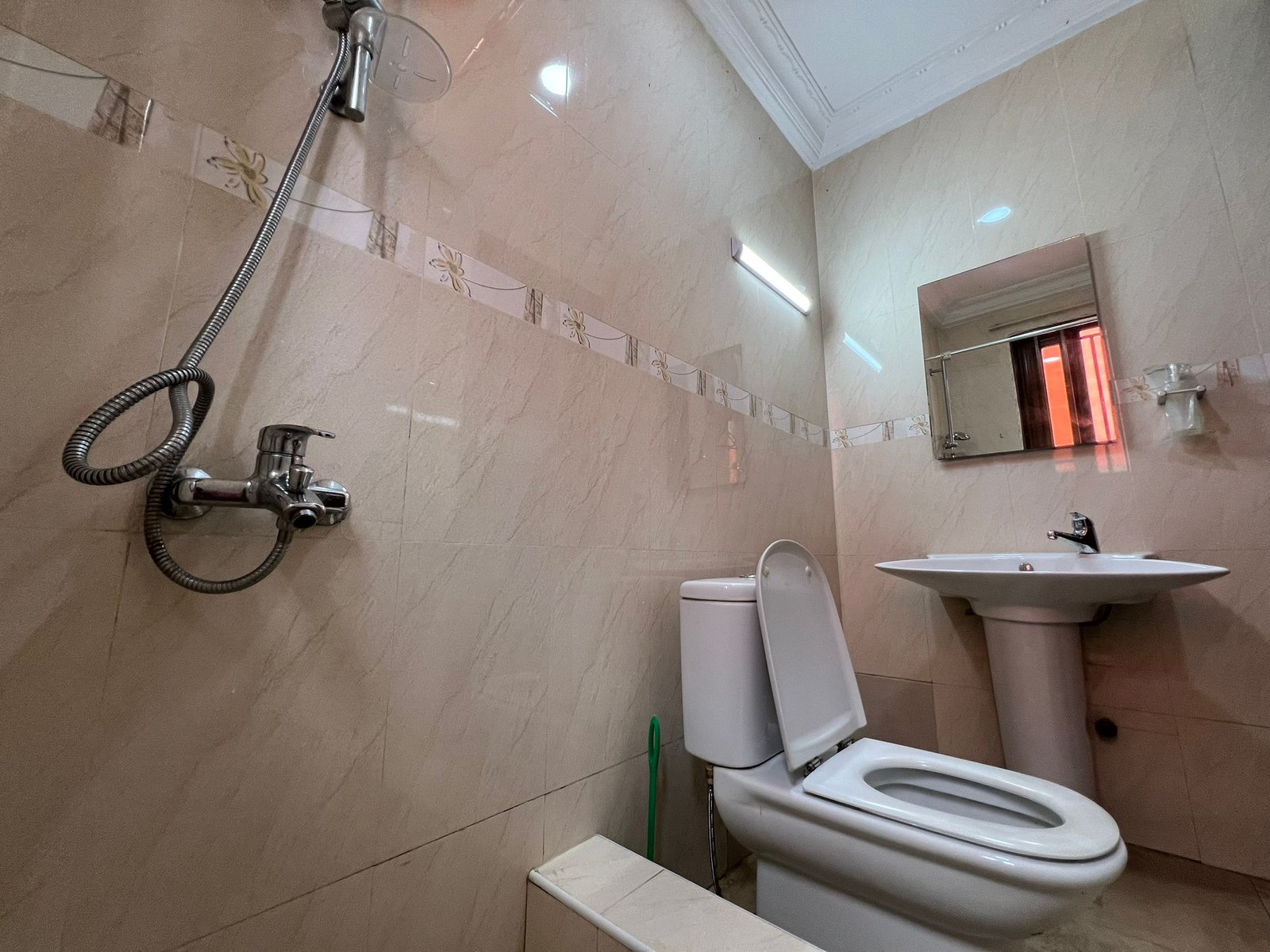 Prime 4 Bedroom House In Adjiringanor East Legon