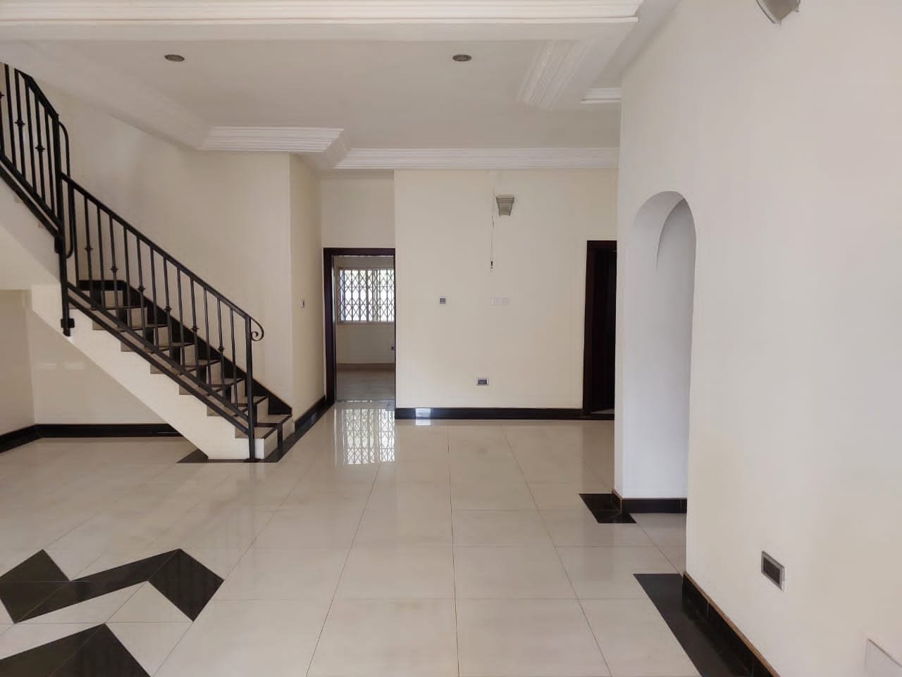 Prime 4 Bedroom Townhouse In Cantonments