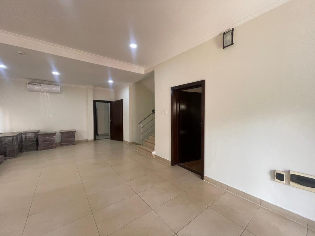 Prime 5 Bedroom Townhouse in Cantonments