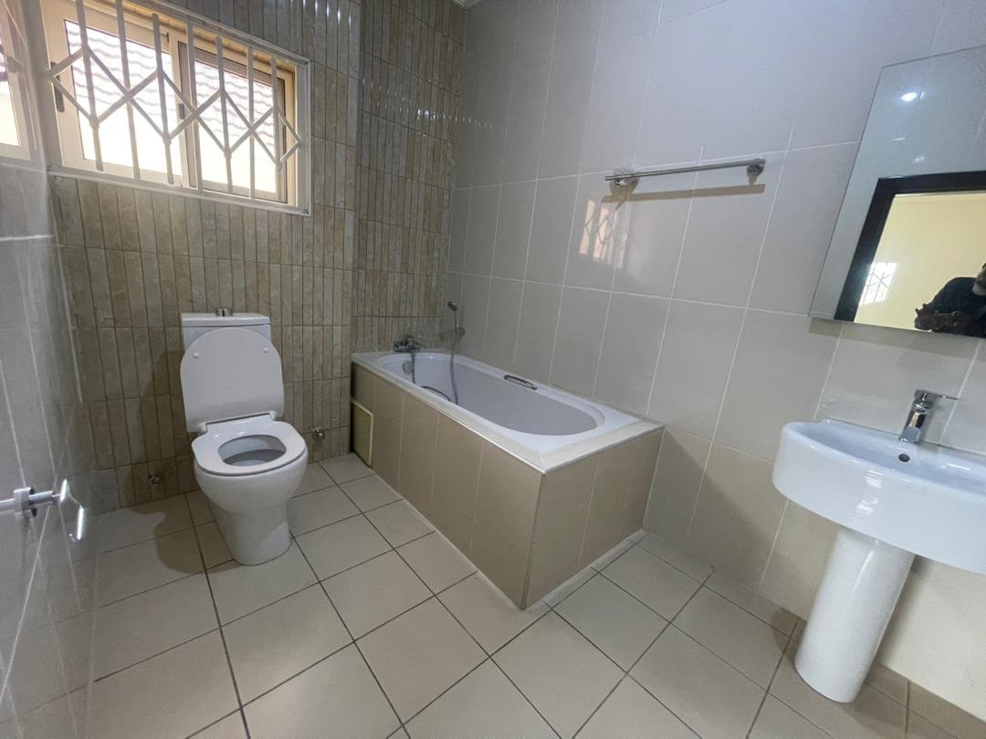 Prime 5 Bedroom Townhouse in Cantonments