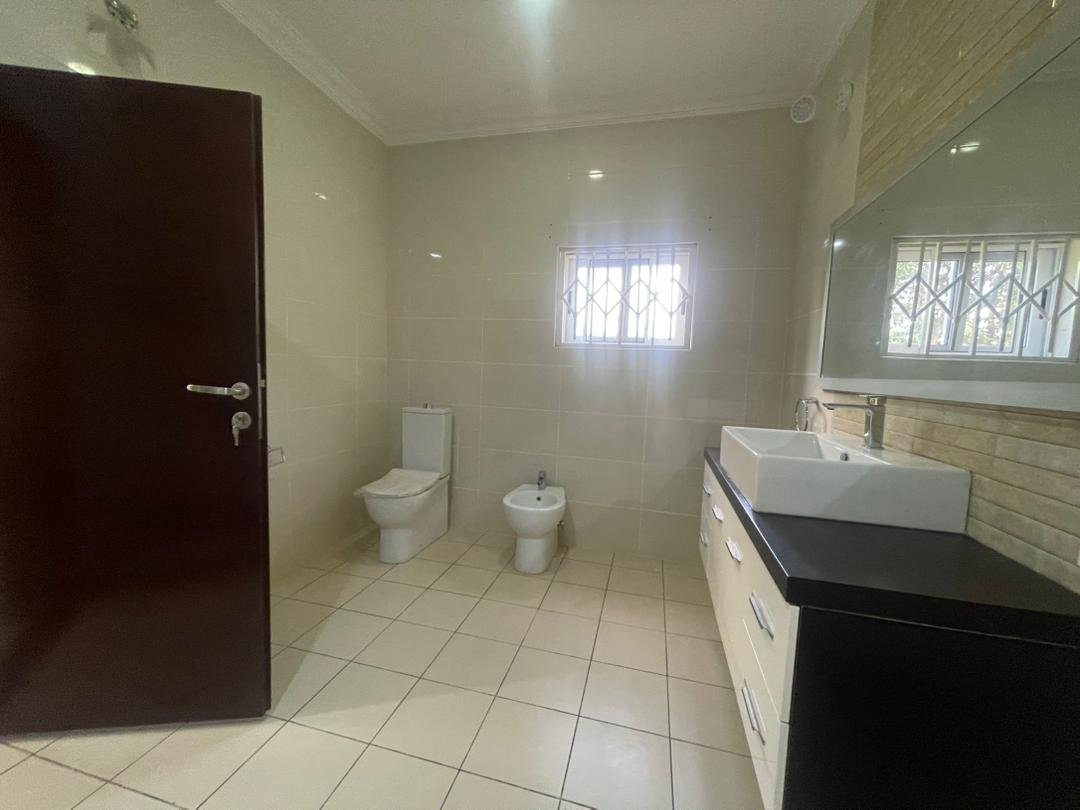 Prime 5 Bedroom Townhouse in Cantonments