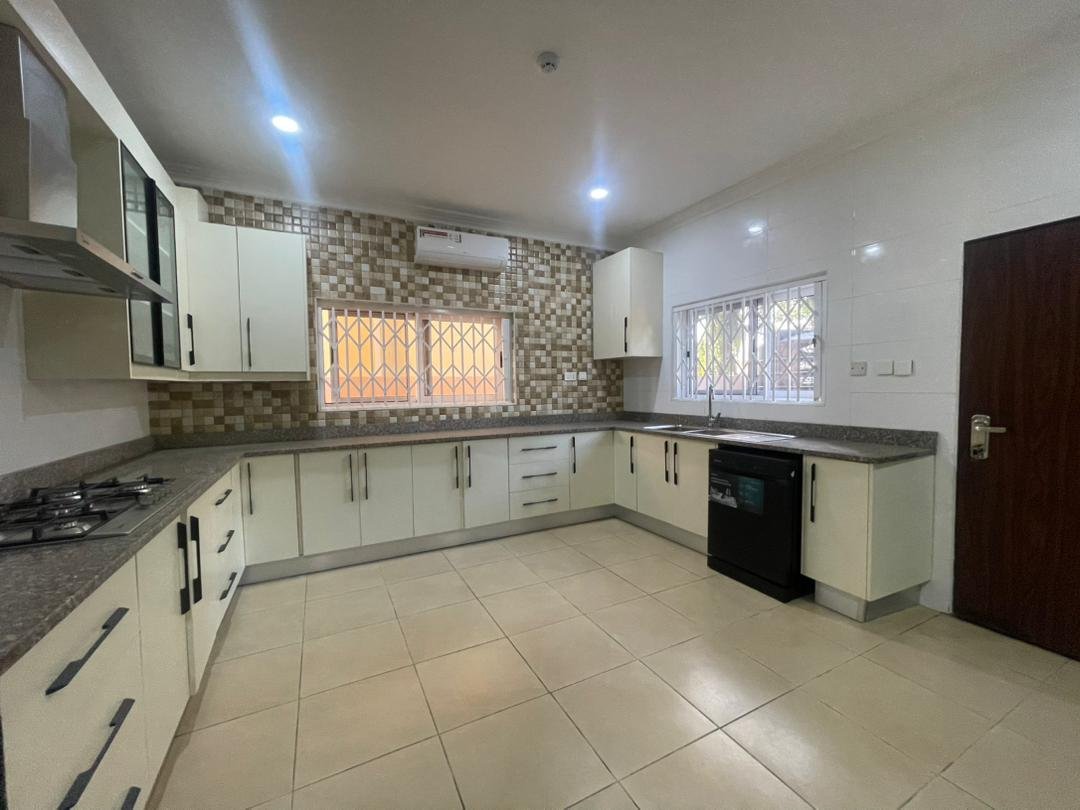 Prime 5 Bedroom Townhouse in Cantonments