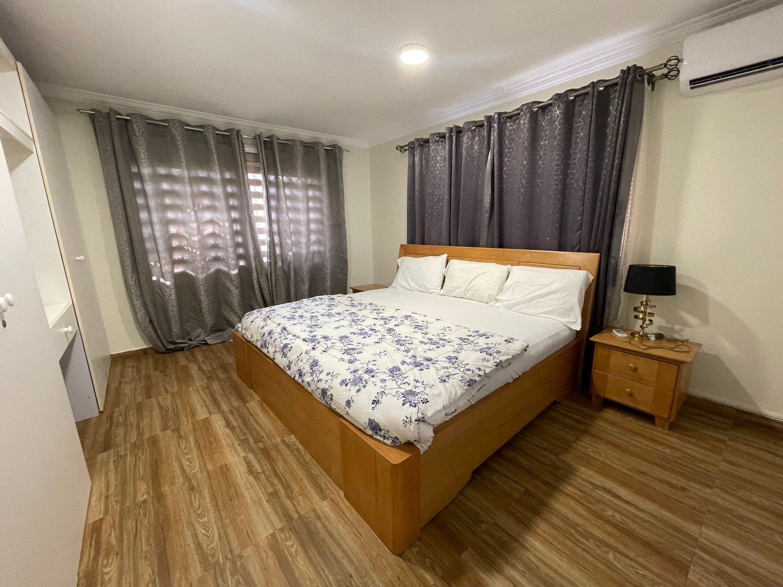 Upscale 4 Bedroom Apartment in Airport Residential