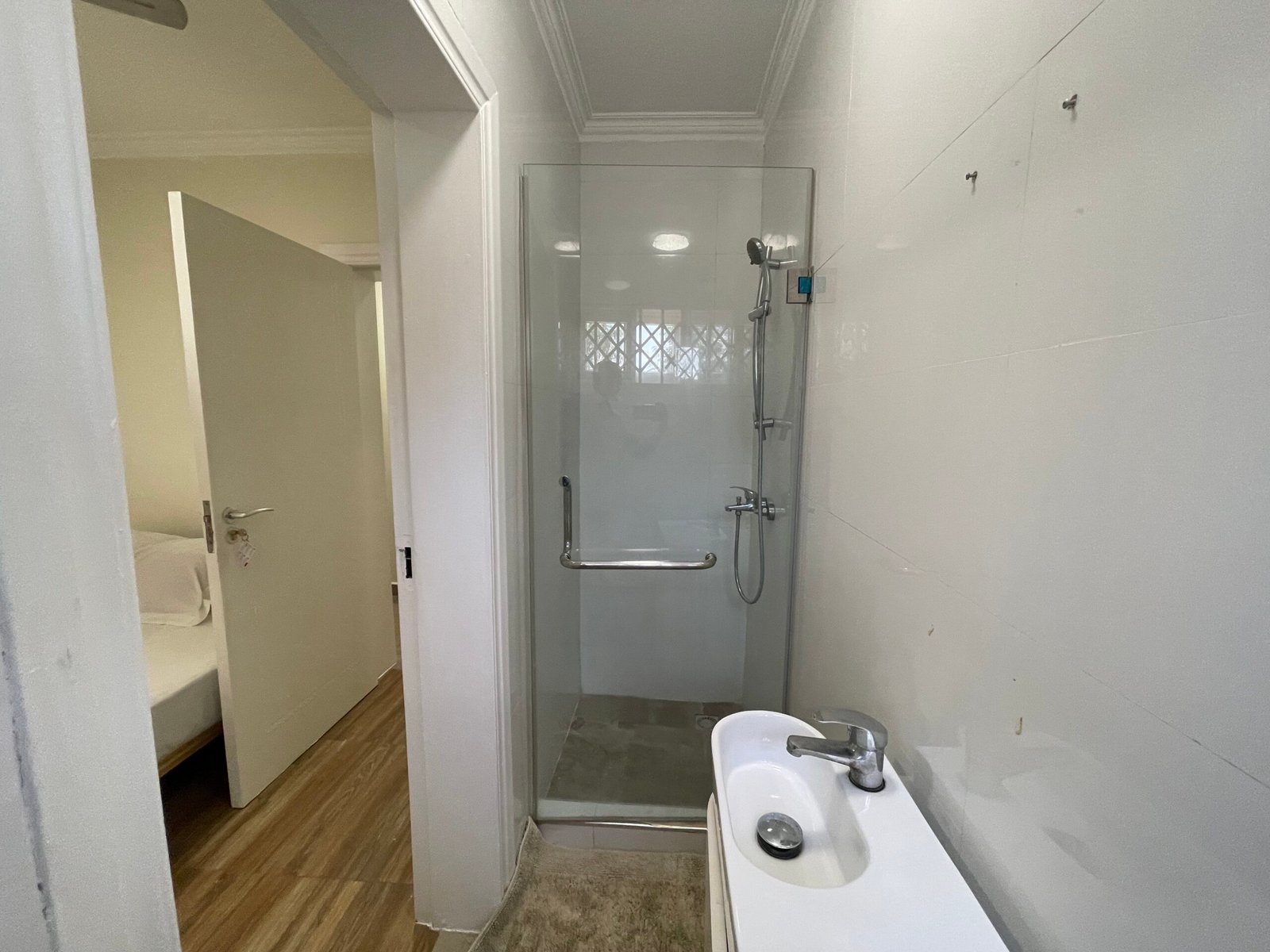 Upscale 4 Bedroom Apartment in Airport Residential