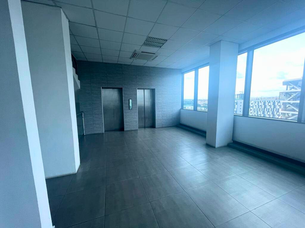 Upscale Commercial Space in Airport