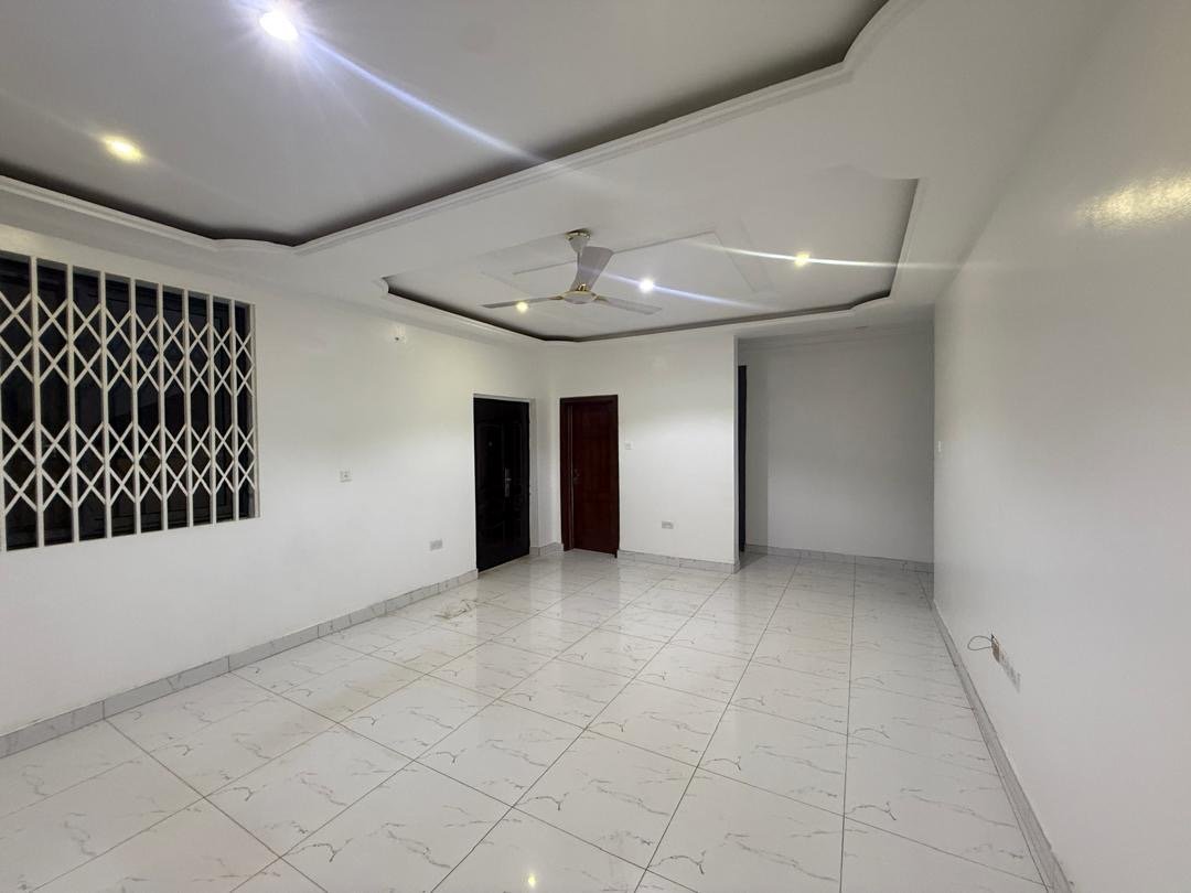 6-Bedroom House for Sale in Pantang – Ideal Investment Property