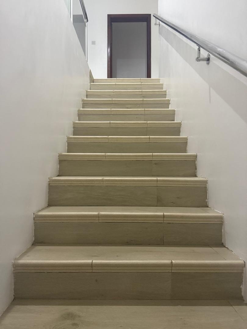 6-Bedroom House for Sale in Pantang – Ideal Investment Property