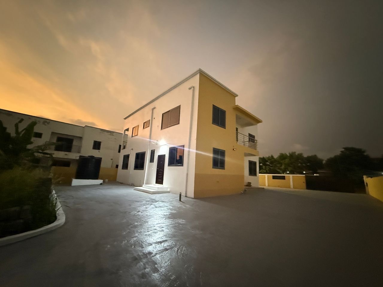 6-Bedroom House for Sale in Pantang – Ideal Investment Property