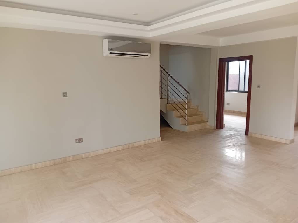 Executive 4 Bedroom Townhouse For Rent In Airport Residential Area