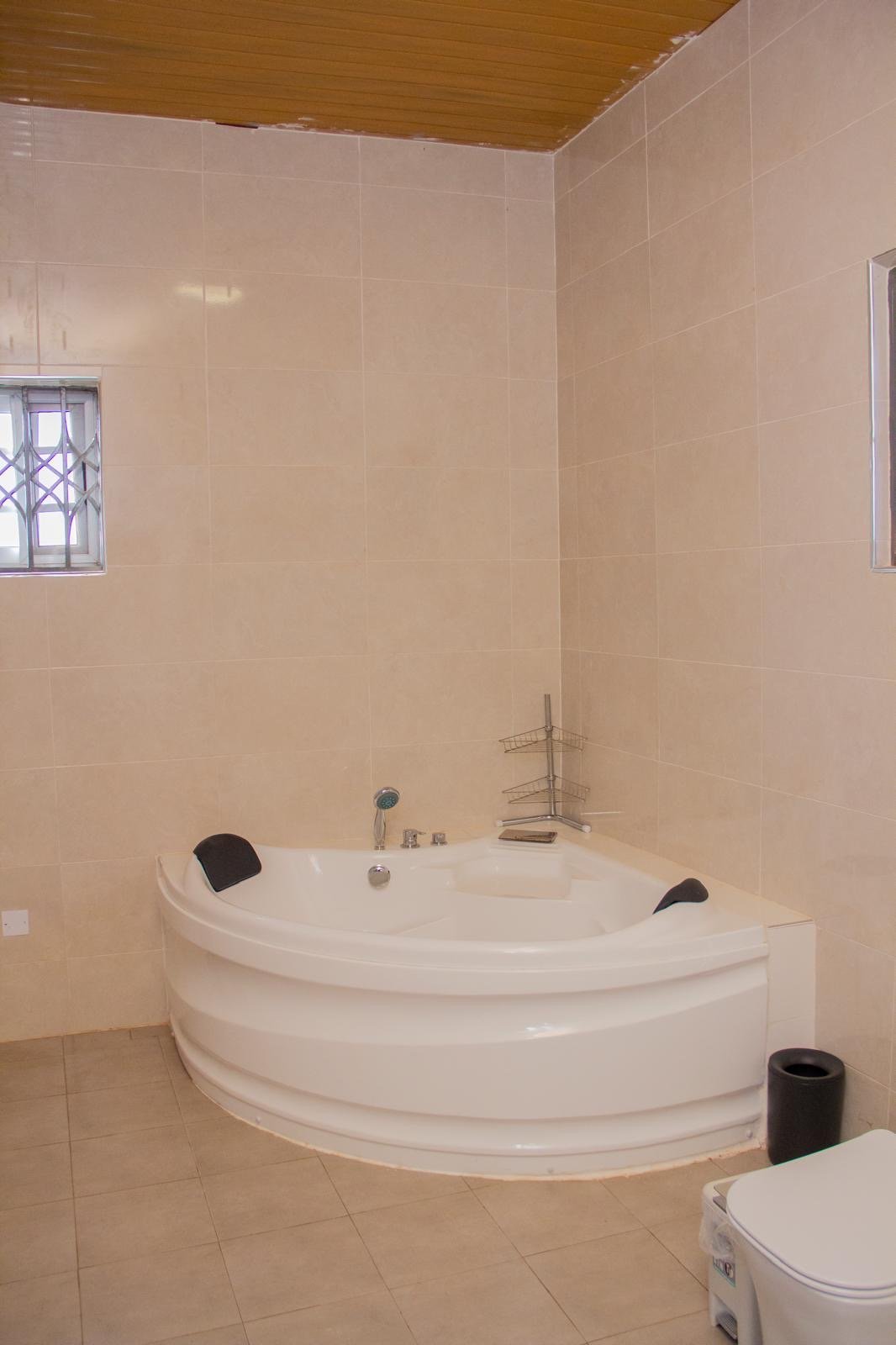 Furnished 4-Bedroom House with Solar & Security for Rent in Tema – $1,100