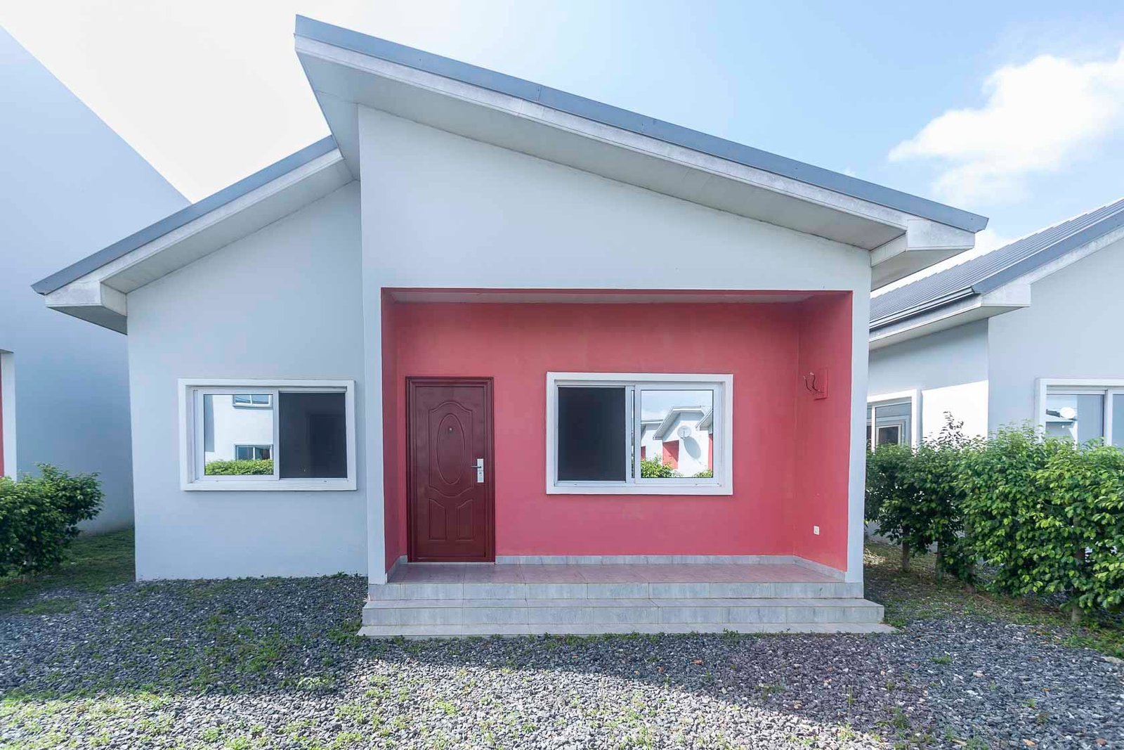 Lovely Charming Modern Bungalow in Oyibi with a Private Yard in a Serene Community