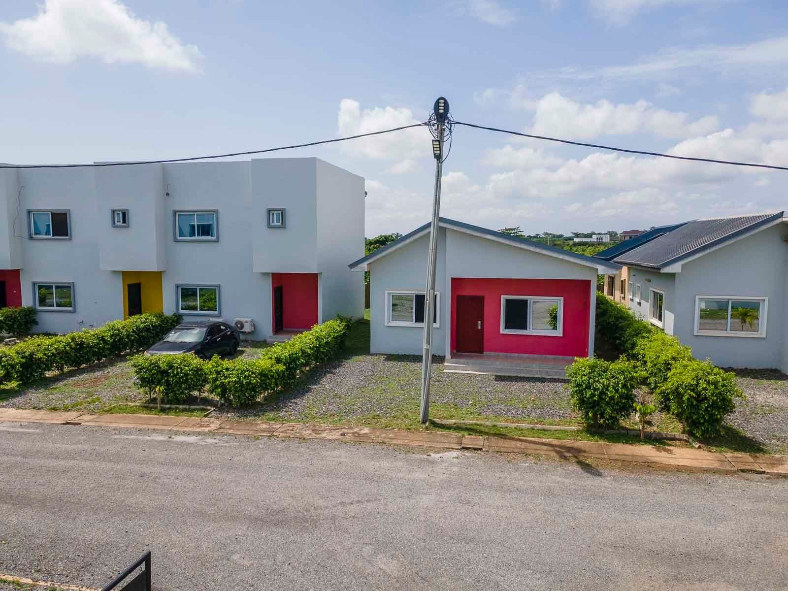 Lovely Charming Modern Bungalow in Oyibi with a Private Yard in a Serene Community