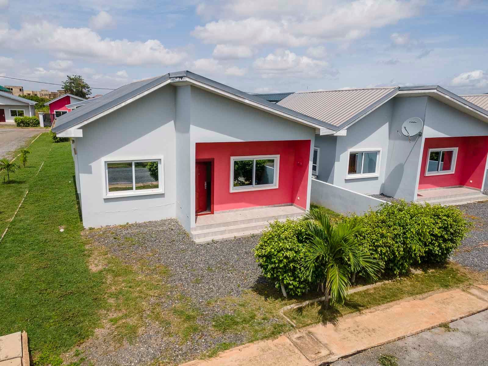 Lovely Charming Modern Bungalow in Oyibi with a Private Yard in a Serene Community