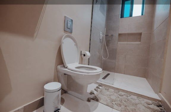 Modern Smart 1-Bedroom Apartment in North Legon