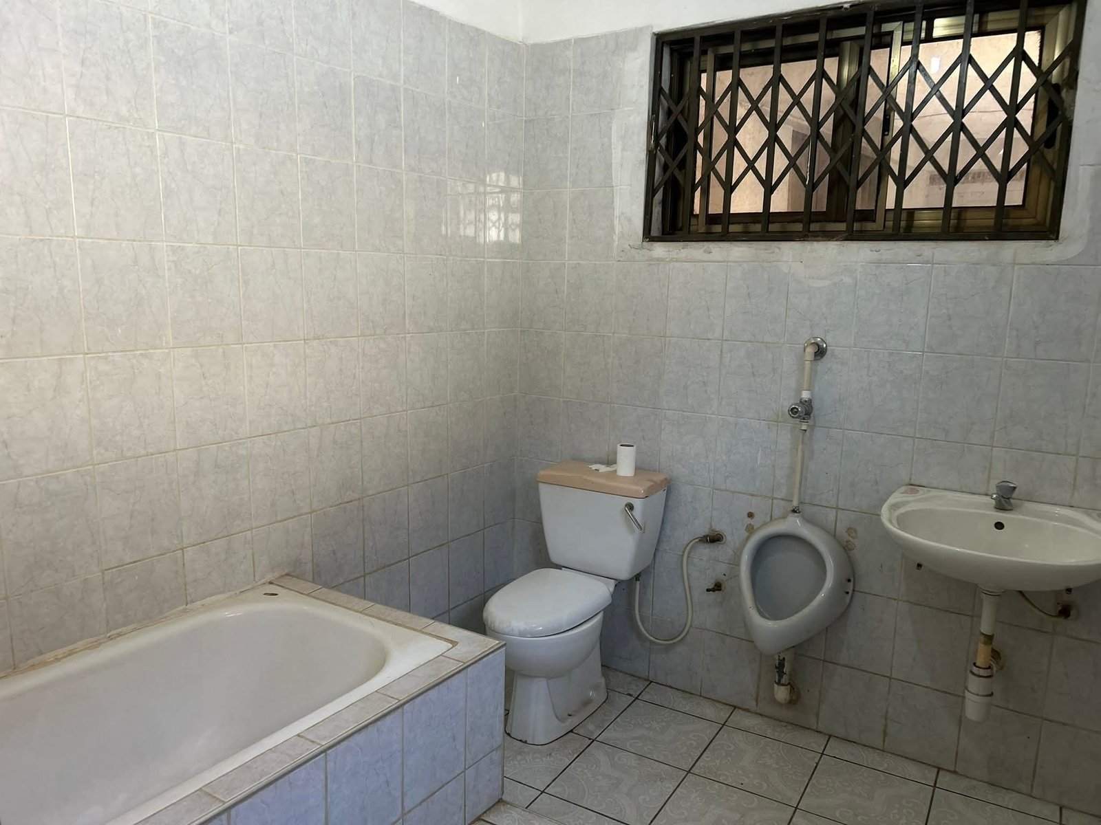 4-Bedroom House for Rent in Tema – Secure Family Living (Short & Long Stay Options)