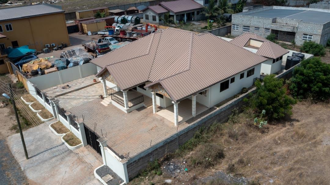 4 Bedroom House In Tema Community 25