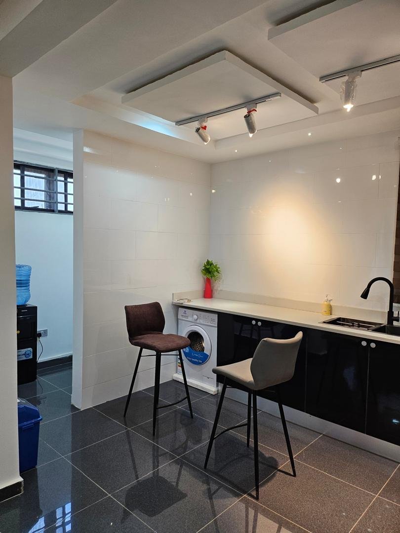 Executive One Bedroom Apartment in Lakeside Estate