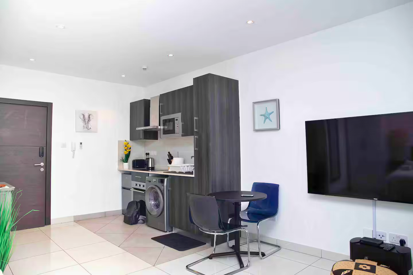 Modern Studio Apartment in Cantonments