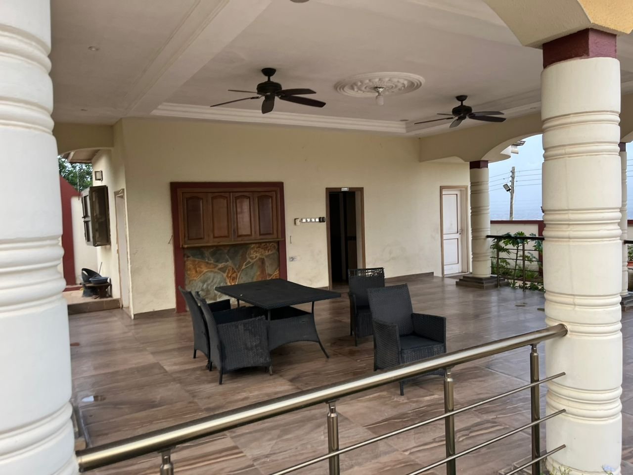 8 Bedroom home in Brekuso for Sale